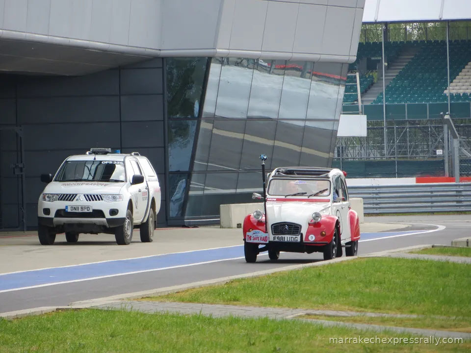 Sir Stirling Moss drove a 2CV for the very first time at the Silverstone Classic Press Day (April 30, 2014). Afterwards he said, “A fantastic little car and fun to drive.”